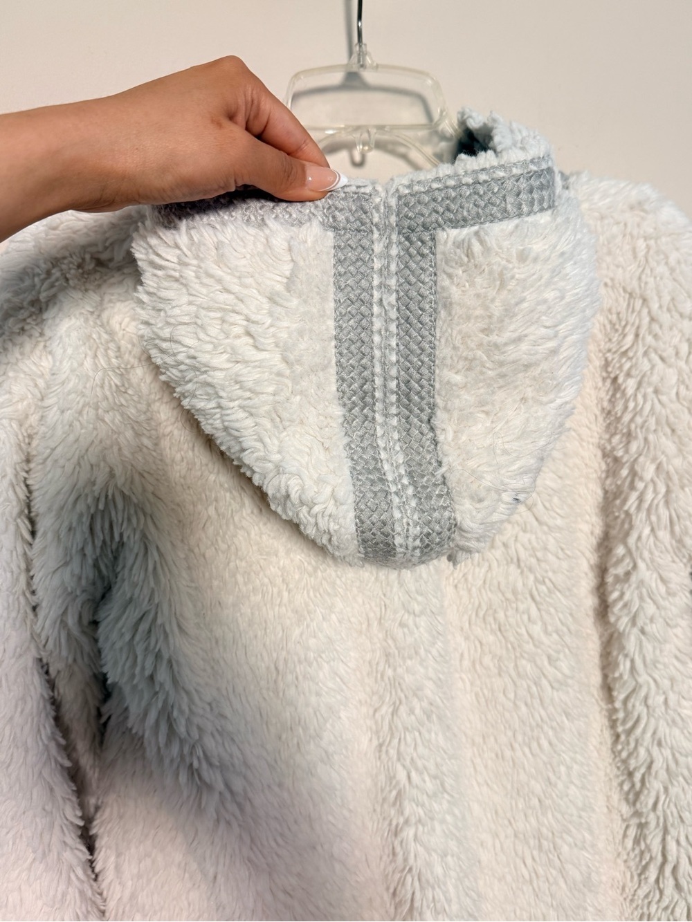 Akemi + Kin Anthropologie White Hooded Sherpa Pullover, Size Small - Picture 9 of 10